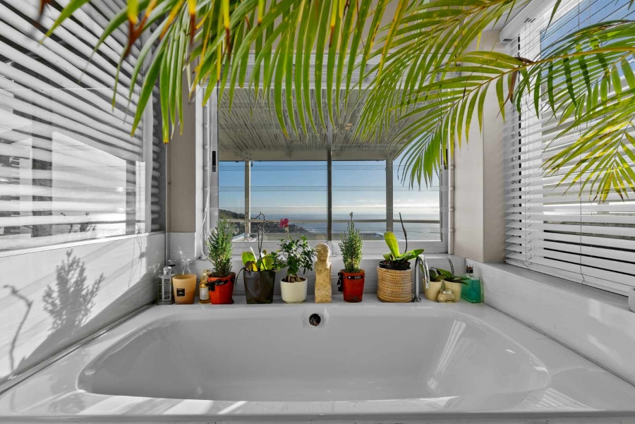 6 Bedroom Property for Sale in Llandudno Western Cape